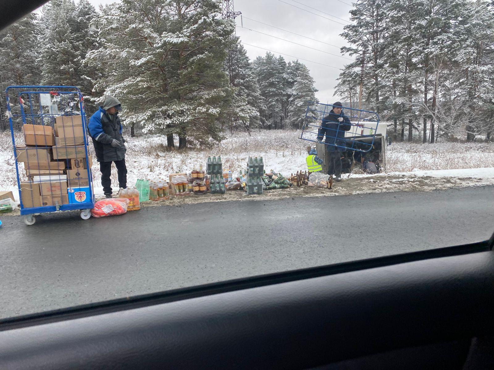 Фото Фура с продуктами перевернулась на трассе в Новосибирской области 2 - Сиб.ФМ Фото Фура с продуктами перевернулась на трассе в Новосибирской области 2